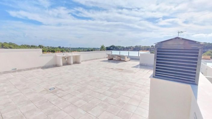 Image No.27-3 Bed Villa for sale