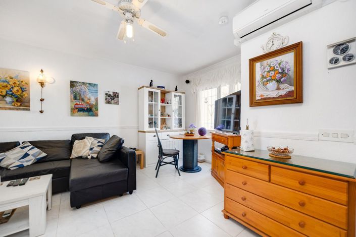 Image No.12-2 Bed House for sale