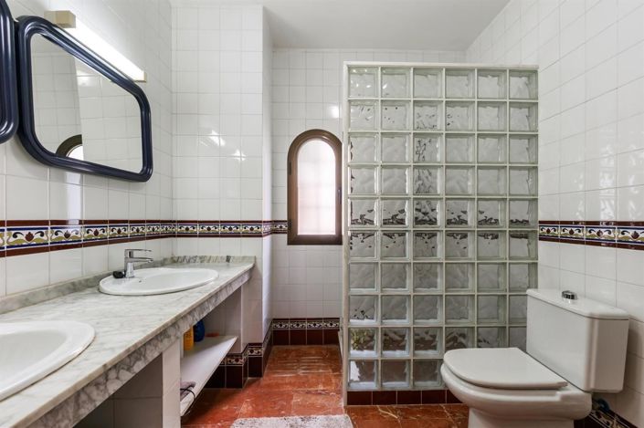 Image No.17-2 Bed House for sale