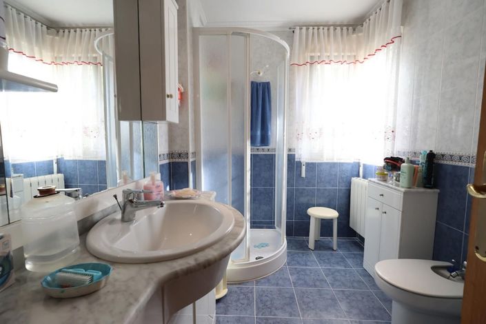 Image No.17-5 Bed Villa for sale