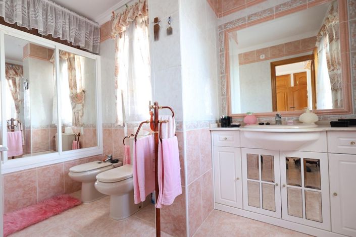 Image No.36-5 Bed Villa for sale