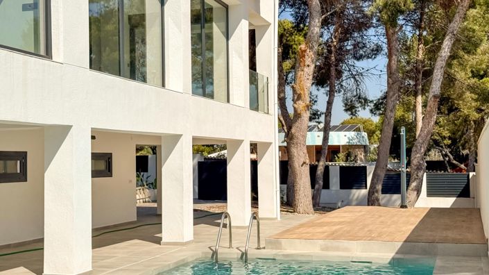 Image No.16-Villa for sale