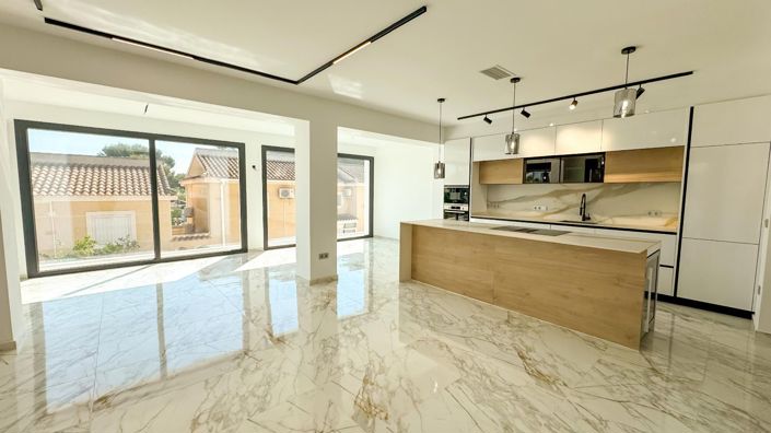 Image No.29-Villa for sale