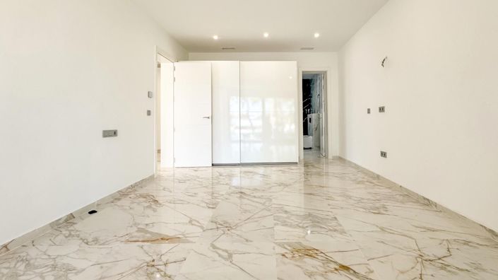 Image No.36-Villa for sale