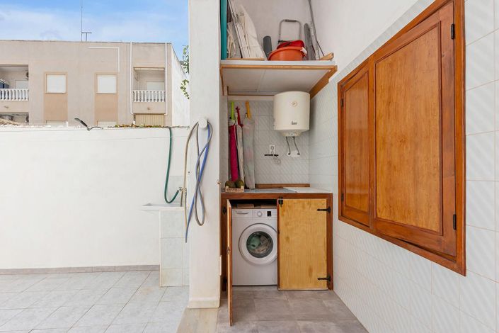 Image No.20-2 Bed Bungalow for sale