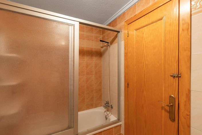 Image No.20-2 Bed Bungalow for sale