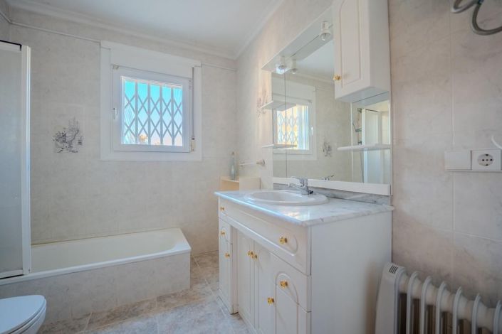 Image No.14-2 Bed Villa for sale