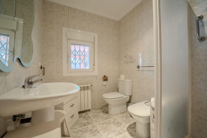 Image No.16-2 Bed Villa for sale