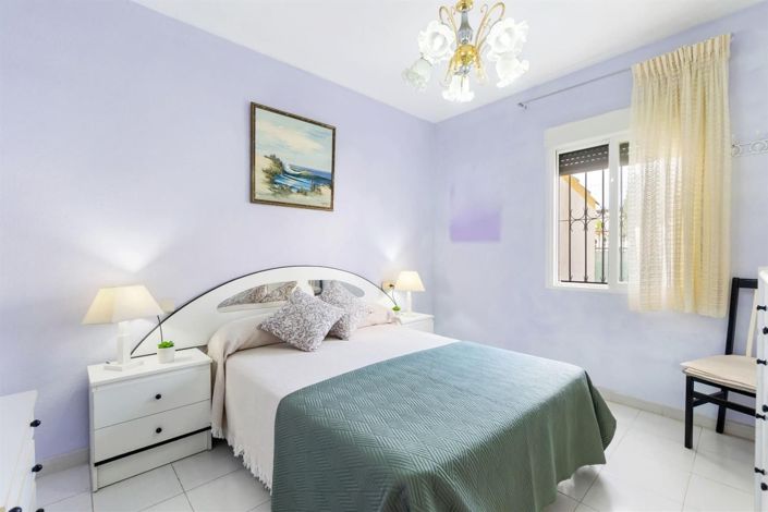 Image No.11-3 Bed House for sale