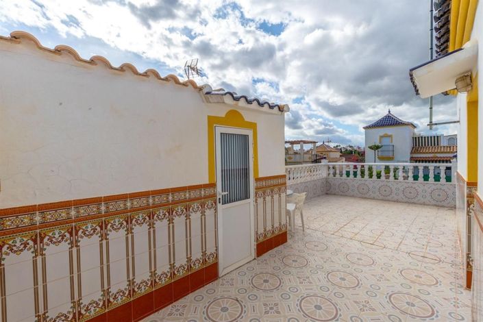 Image No.17-3 Bed House for sale