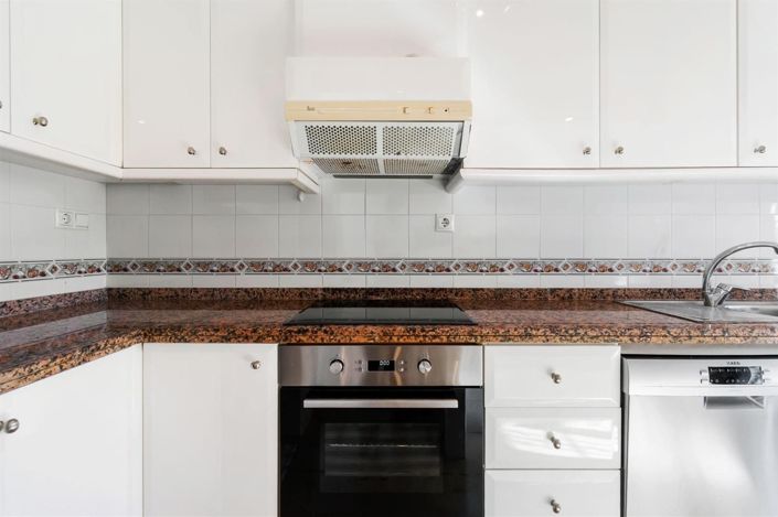 Image No.11-3 Bed House for sale