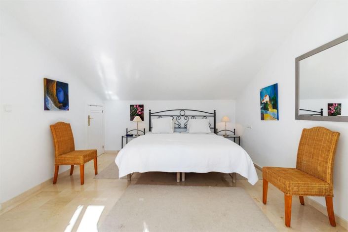 Image No.17-3 Bed House for sale