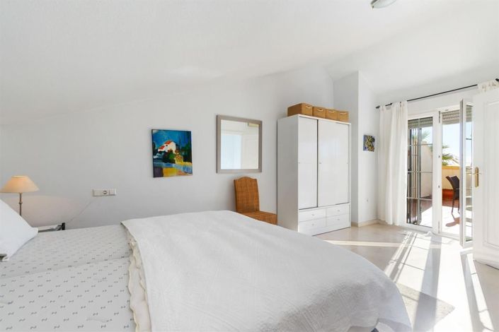 Image No.18-3 Bed House for sale