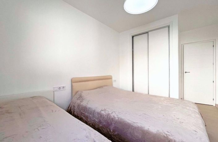 Image No.14-2 Bed House for sale