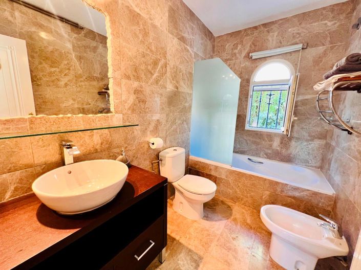 Image No.12-3 Bed Villa for sale