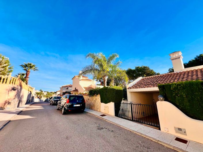 Image No.2-3 Bed Villa for sale