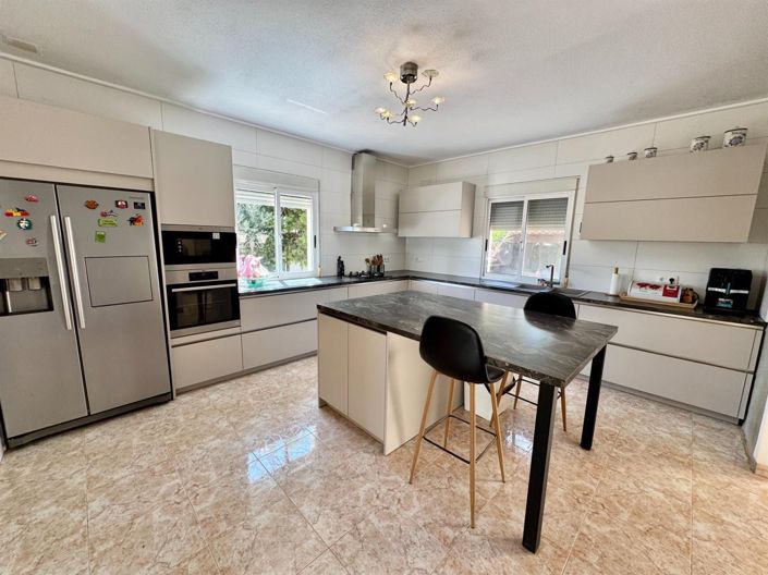 Image No.2-3 Bed Villa for sale