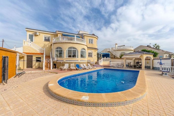 Image No.1-Villa de 4 chambres à vendre à Torrevieja