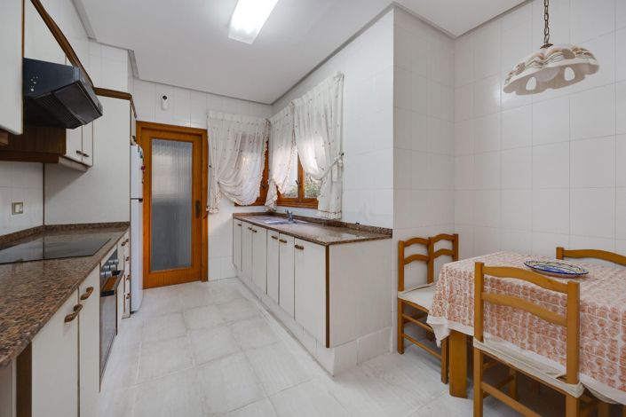 Image No.16-Villa for sale