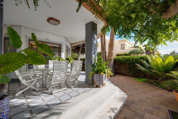 Image No.2-4 Bed Villa for sale