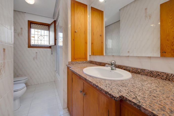 Image No.29-Villa for sale