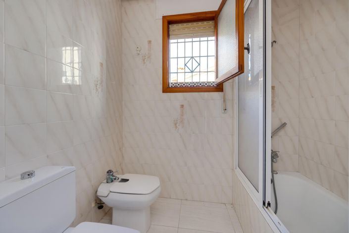 Image No.30-Villa for sale