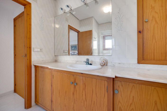 Image No.36-Villa for sale