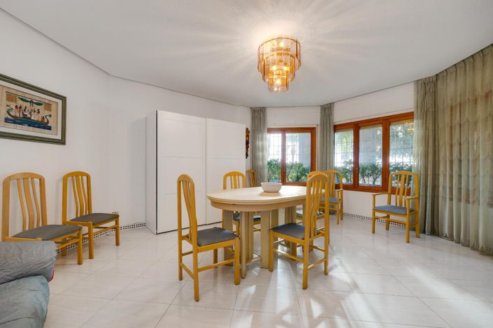 Image No.7-4 Bed Villa for sale