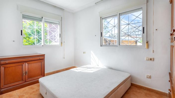 Image No.10-2 Bed Villa for sale