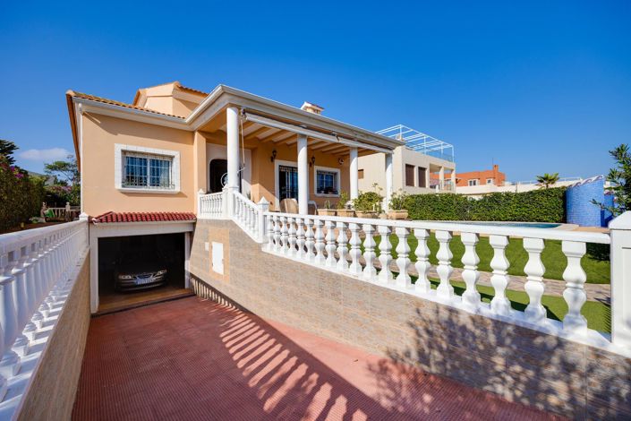 Image No.2-Villa de 6 chambres à vendre à Torrevieja