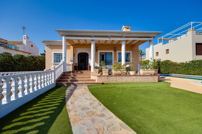 Image No.3-6 Bed Villa for sale