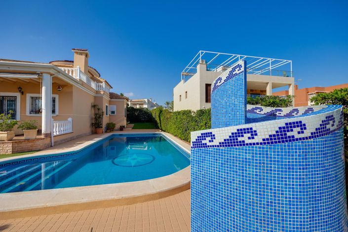 Image No.4-Villa de 6 chambres à vendre à Torrevieja