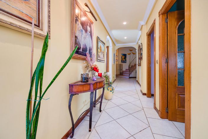 Image No.40-6 Bed Villa for sale