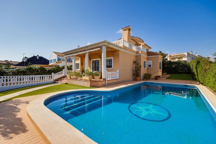 Image No.5-Villa de 6 chambres à vendre à Torrevieja