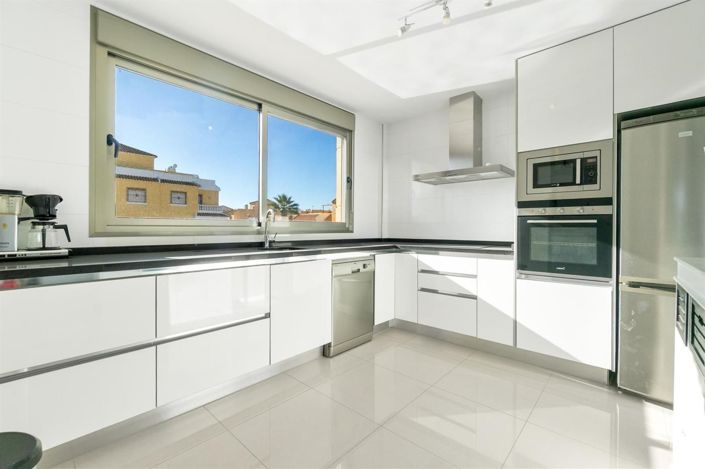 Image No.13-3 Bed Villa for sale