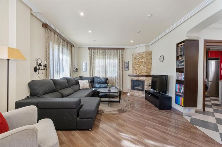 Image No.2-3 Bed Villa for sale