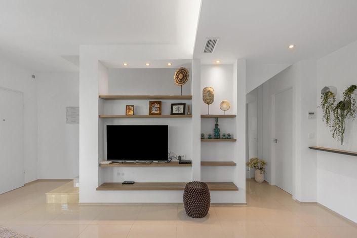 Image No.15-3 Bed House for sale