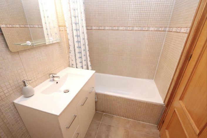 Image No.11-3 Bed House for sale