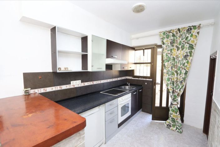 Image No.8-3 Bed House for sale