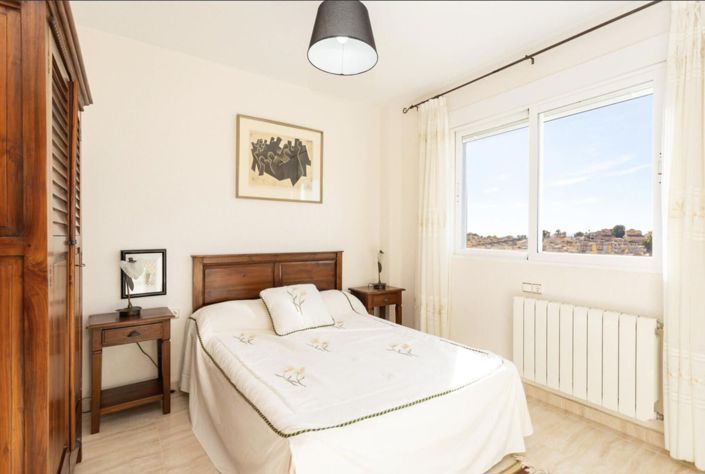 Image No.15-3 Bed House for sale