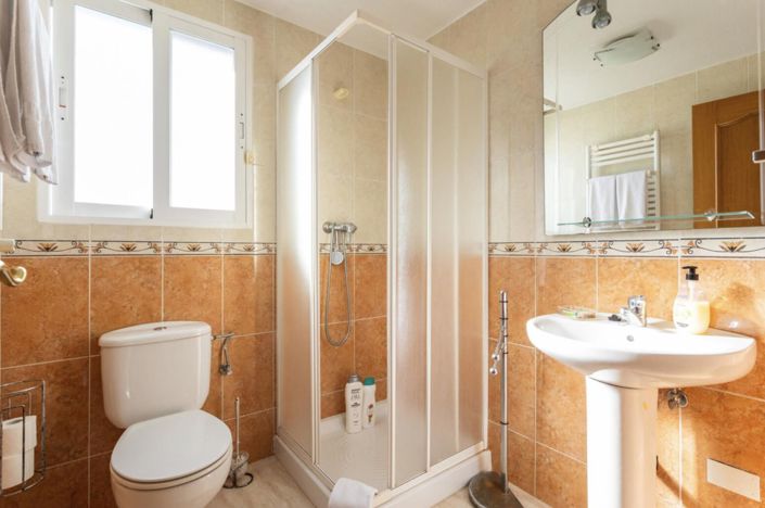 Image No.17-3 Bed House for sale