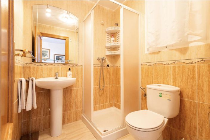 Image No.9-3 Bed House for sale