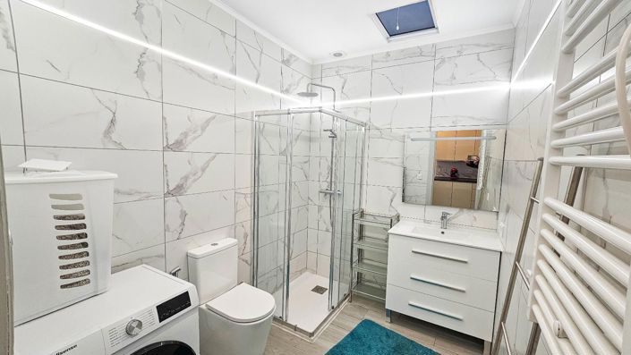 Image No.5-2 Bed House for sale