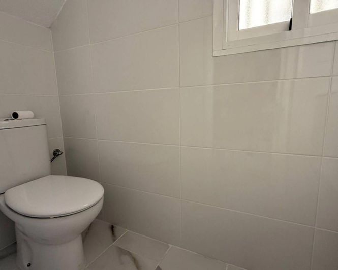 Image No.11-2 Bed House for sale