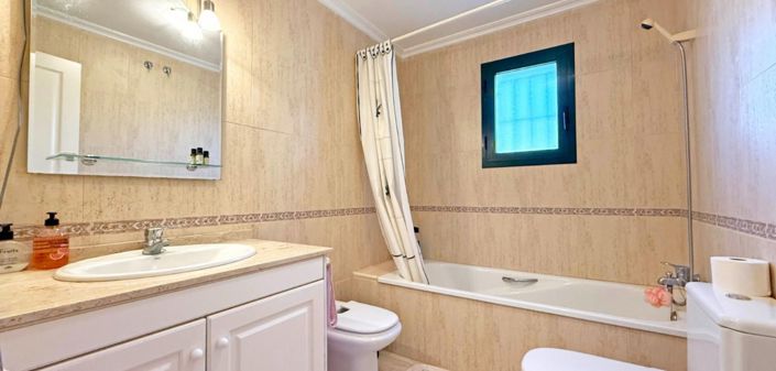 Image No.16-2 Bed Bungalow for sale