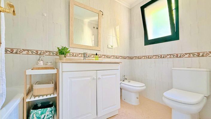 Image No.25-House for sale