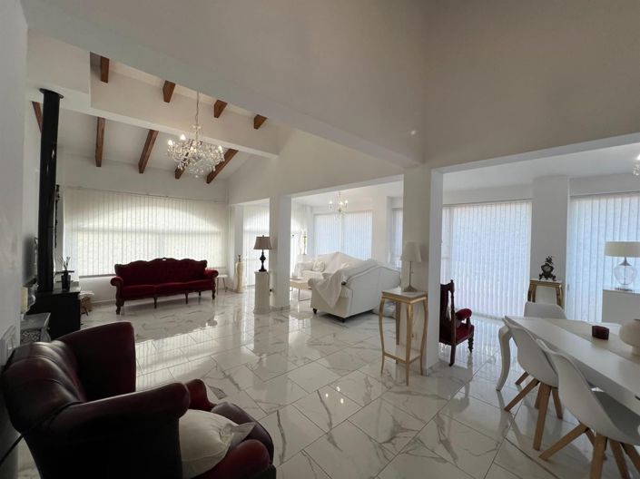 Image No.3-3 Bed Villa for sale