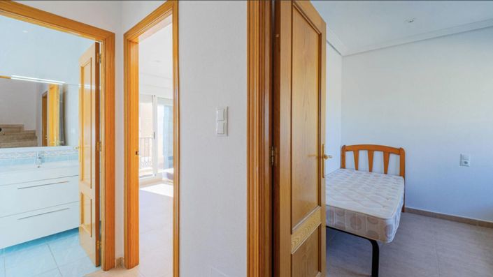 Image No.14-2 Bed House for sale