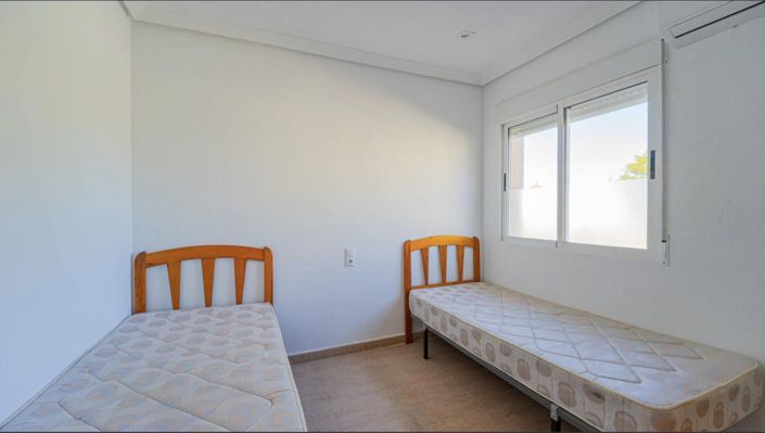 Image No.15-2 Bed House for sale