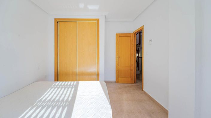 Image No.2-2 Bed House for sale